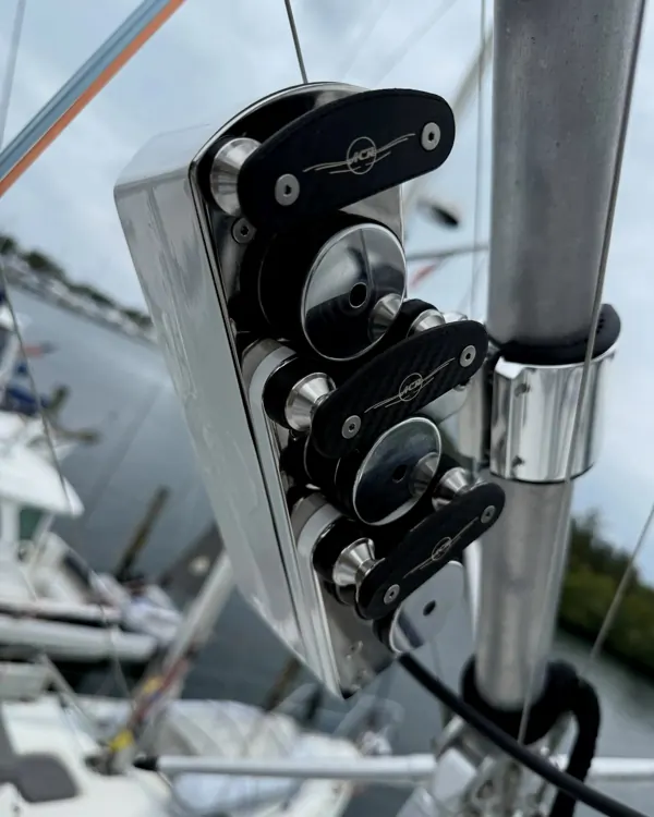 Close-up of a Bravo ACR unit on an outrigger pole: stacked pulleys in the unit housing